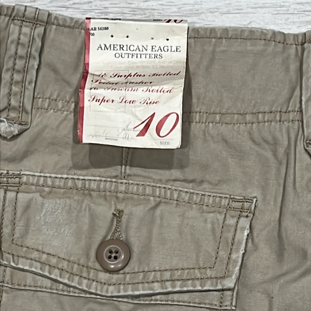Women's American Eagle Khaki Cargo Capri Pants NWT - Picture 7 of 7